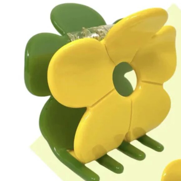 NWT Cleo Daisy Colorblock Green and Yellow Hair Claw Clip - Picture 2 of 5